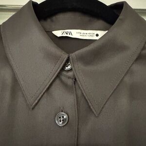 Zara Satin Effect Blouse Made of Viscose. Lapel Collar..  Charcoal Color.